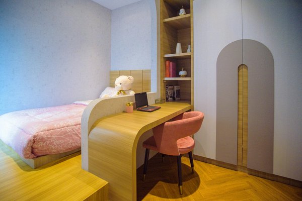 Idées de porte plante en fer forgé pour un intérieur chic et pratique