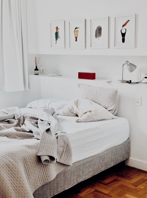 Lit mi-hauteur : la solution chic pour optimiser l'espace enfant